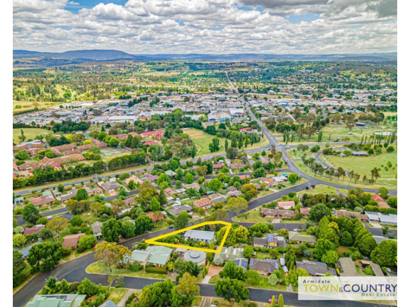 6 Bishop Crescent, Armidale NSW 2350