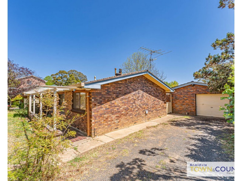 7 Bishop Crescent, Armidale NSW 2350