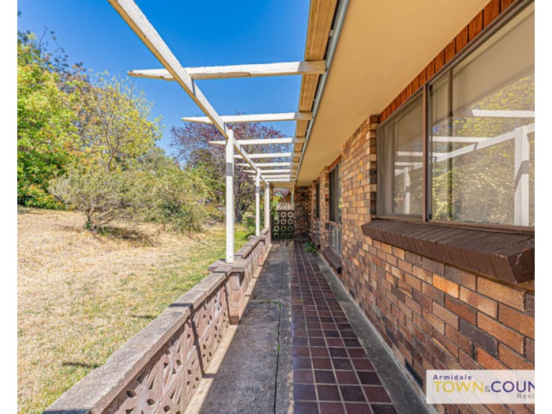7 Bishop Crescent, Armidale NSW 2350