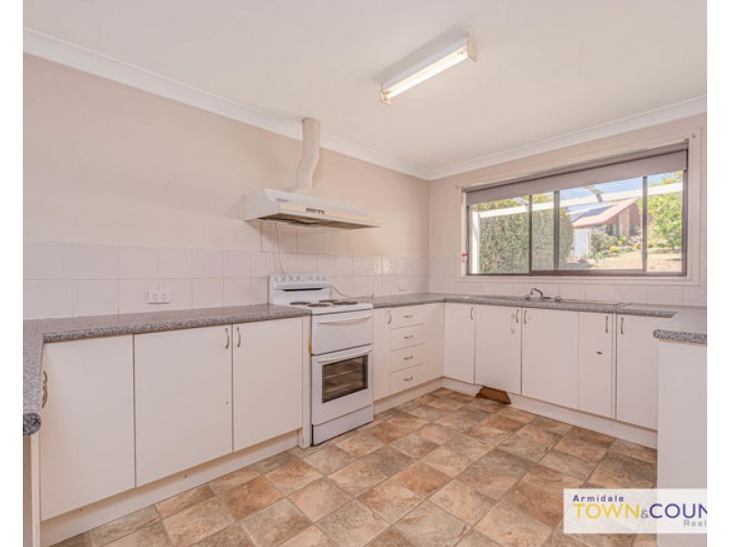 7 Bishop Crescent, Armidale NSW 2350