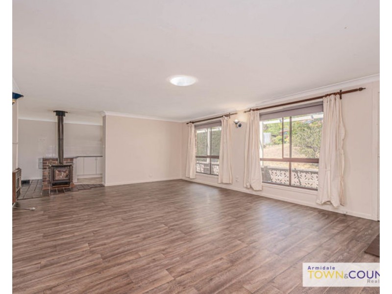 7 Bishop Crescent, Armidale NSW 2350