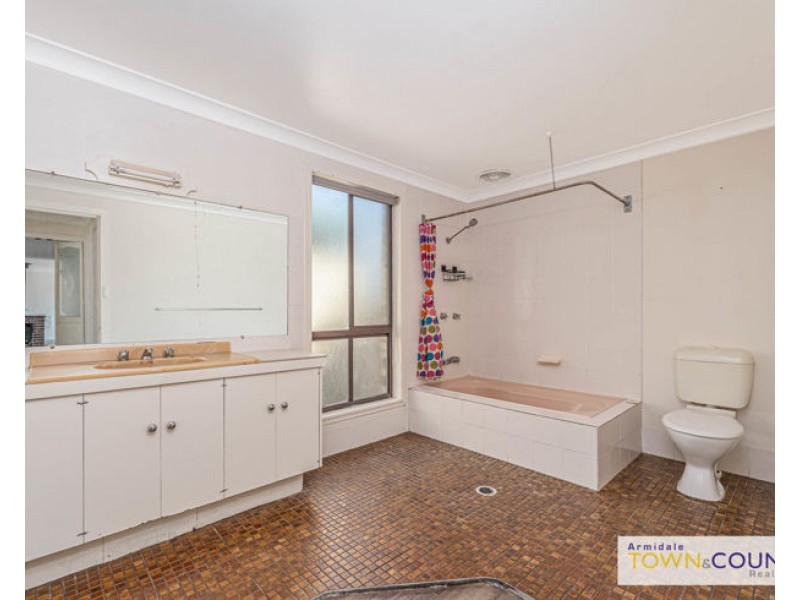 7 Bishop Crescent, Armidale NSW 2350