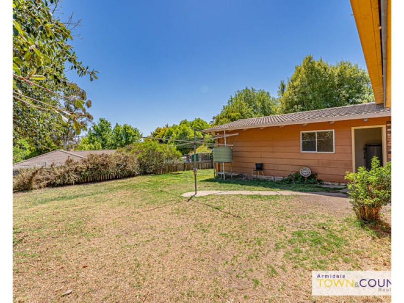 7 Bishop Crescent, Armidale NSW 2350