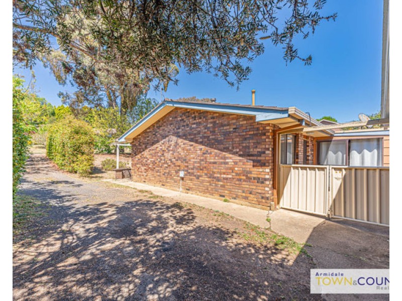 7 Bishop Crescent, Armidale NSW 2350