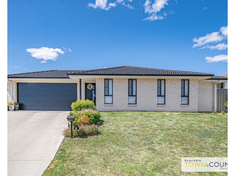 16 Peterson Drive, Armidale NSW 2350