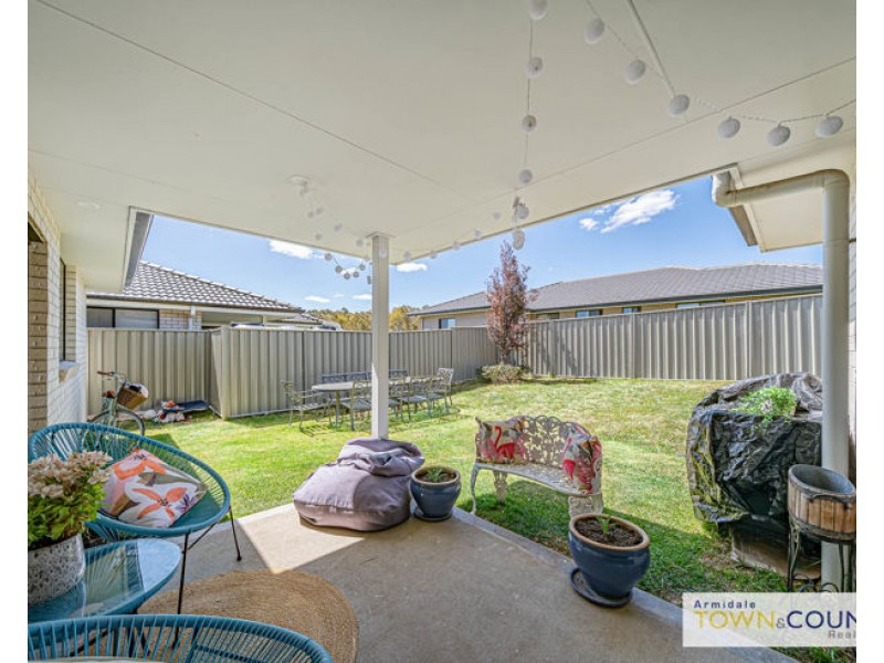 16 Peterson Drive, Armidale NSW 2350