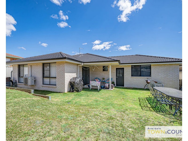 16 Peterson Drive, Armidale NSW 2350