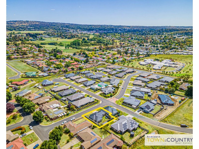 16 Peterson Drive, Armidale NSW 2350