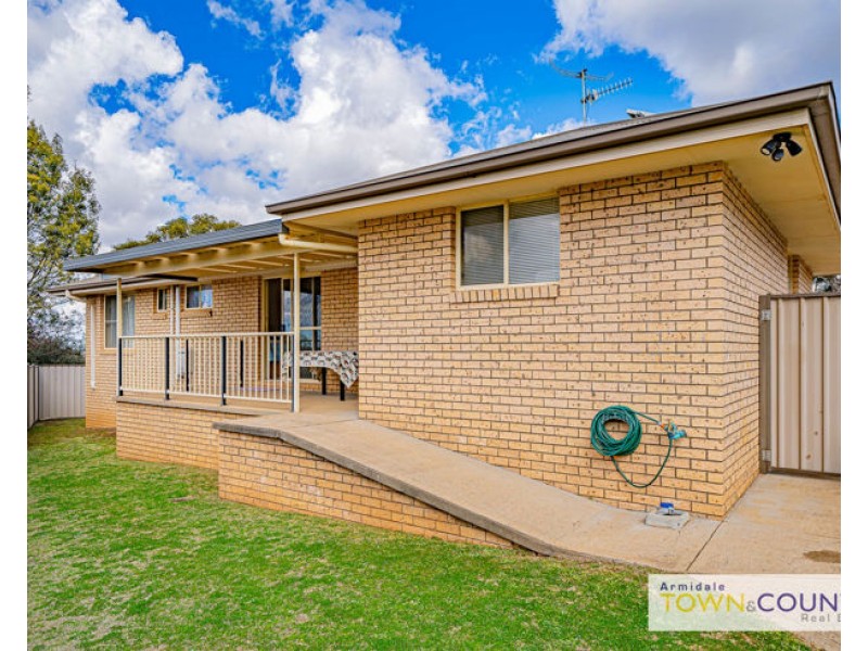 2/2 Keena Close, Armidale NSW 2350