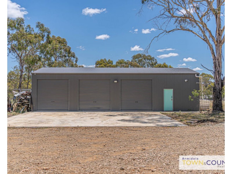 23 Imbandja Lane, Armidale NSW 2350