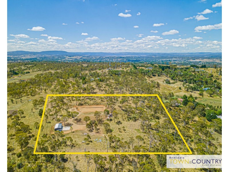 23 Imbandja Lane, Armidale NSW 2350