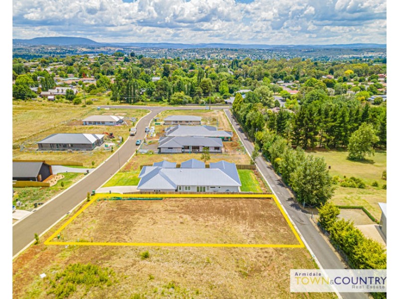 17 Melba Place, Armidale NSW 2350