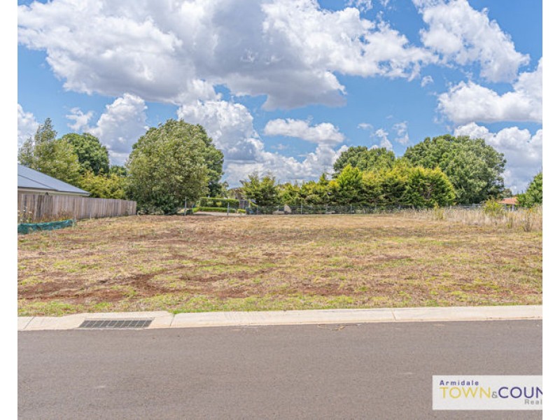 17 Melba Place, Armidale NSW 2350