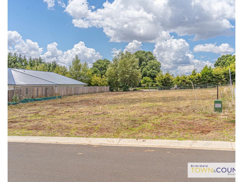 17 Melba Place, Armidale NSW 2350