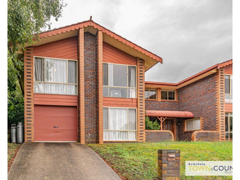 2/16 Napier Court, Armidale NSW 2350