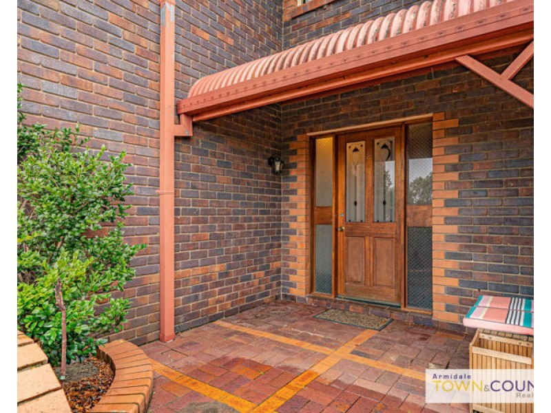 2/16 Napier Court, Armidale NSW 2350