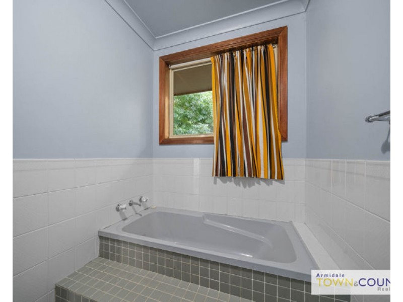 2/16 Napier Court, Armidale NSW 2350