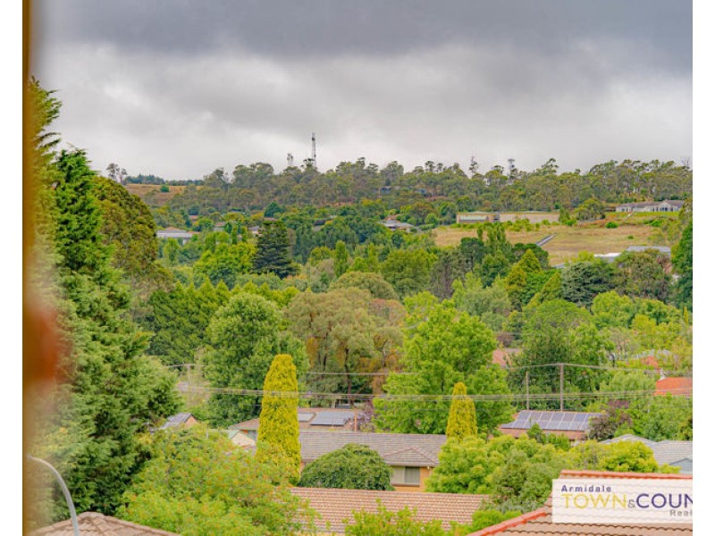 2/16 Napier Court, Armidale NSW 2350