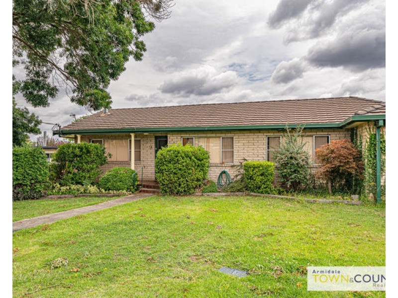 7 James Avenue, Armidale NSW 2350