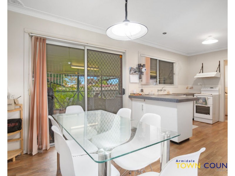 7 James Avenue, Armidale NSW 2350