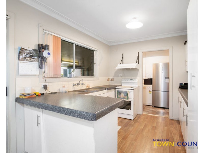 7 James Avenue, Armidale NSW 2350