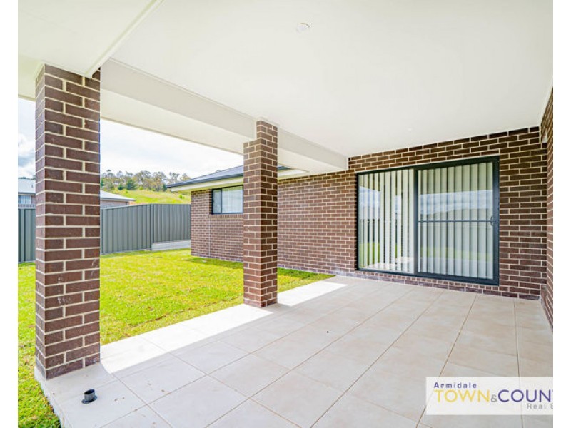 14 Bruce Close, Armidale NSW 2350