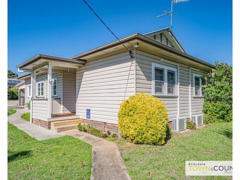 176 Barney Street, Armidale NSW 2350