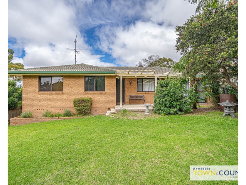 14 Yallambee Avenue, Armidale NSW 2350