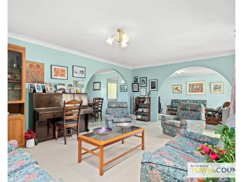 10 John Street, Uralla NSW 2358