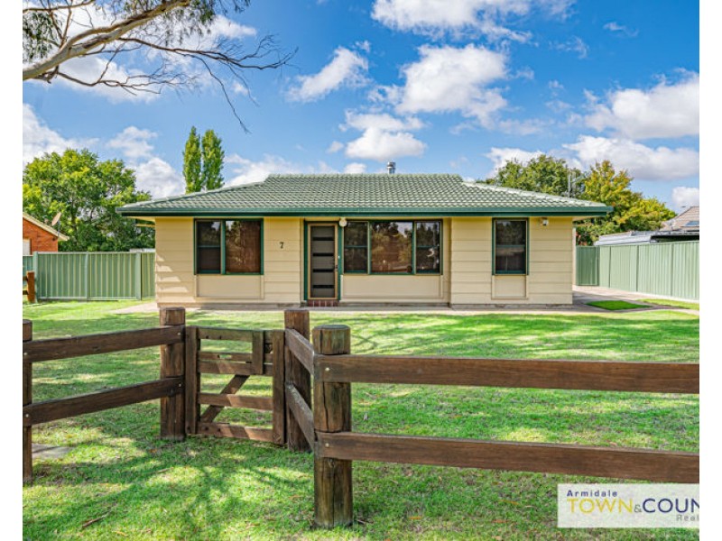 7 McIntosh Crescent, Armidale NSW 2350