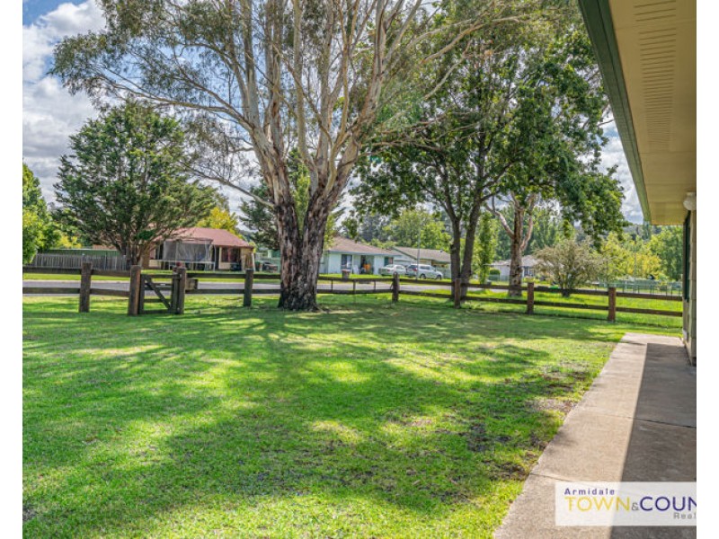 7 McIntosh Crescent, Armidale NSW 2350
