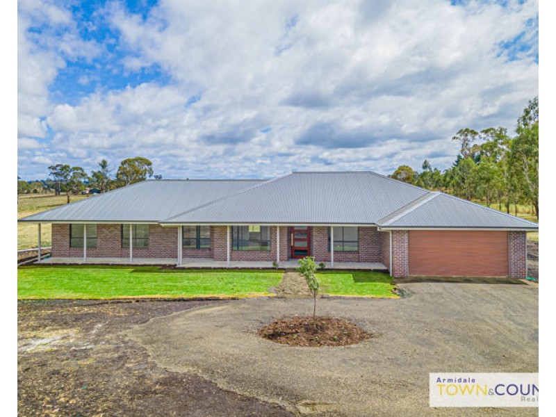 33 Lingerwood Place, Armidale NSW 2350