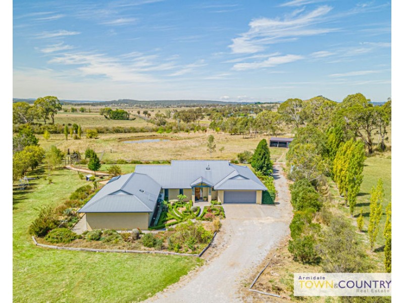 27 Durham Road, Armidale NSW 2350
