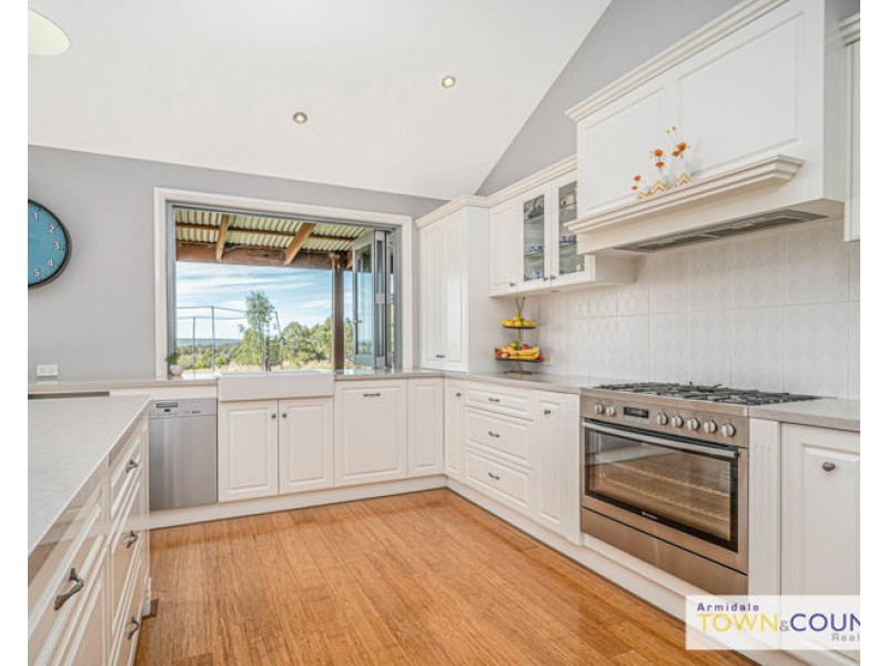 27 Durham Road, Armidale NSW 2350