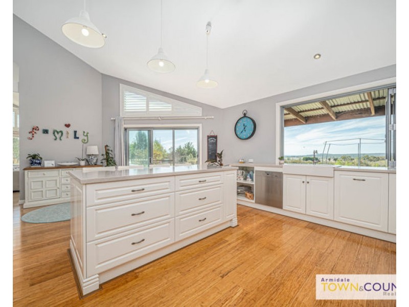 27 Durham Road, Armidale NSW 2350