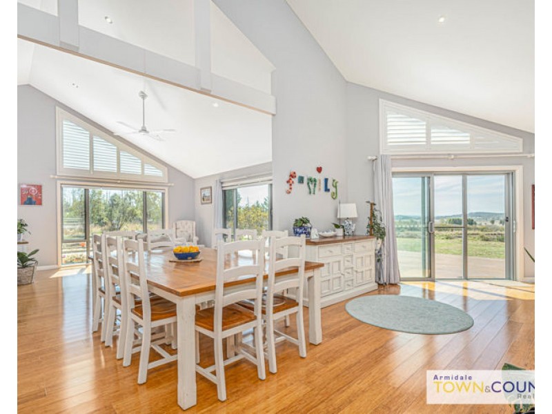 27 Durham Road, Armidale NSW 2350