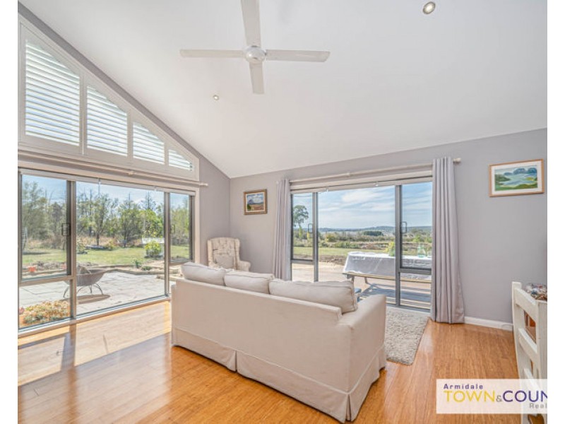 27 Durham Road, Armidale NSW 2350