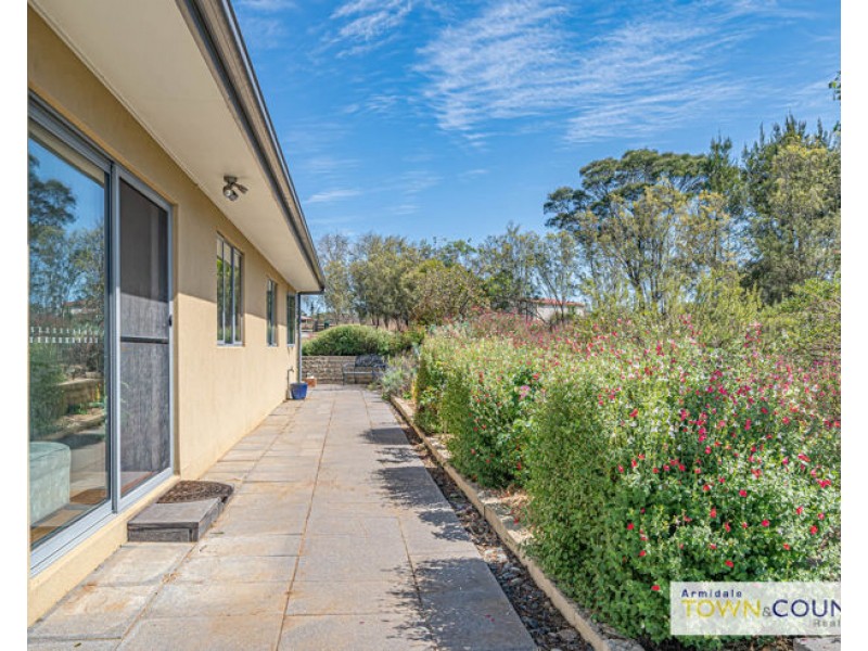 27 Durham Road, Armidale NSW 2350