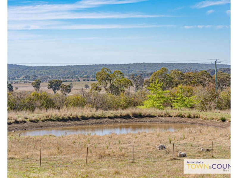 27 Durham Road, Armidale NSW 2350