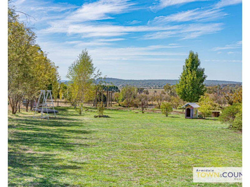 27 Durham Road, Armidale NSW 2350