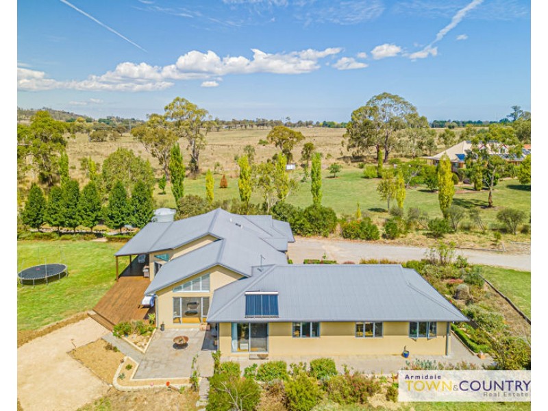 27 Durham Road, Armidale NSW 2350