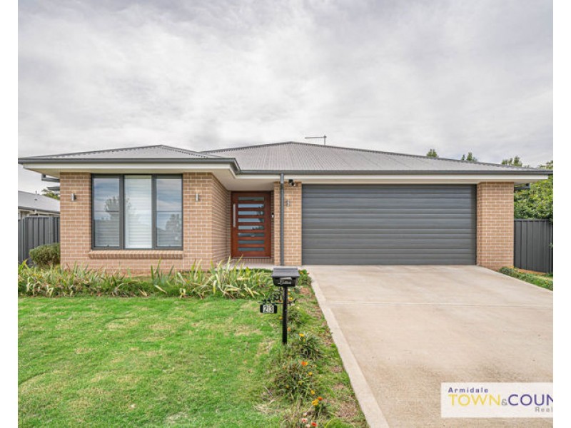 23 Holmfield Drive, Armidale NSW 2350