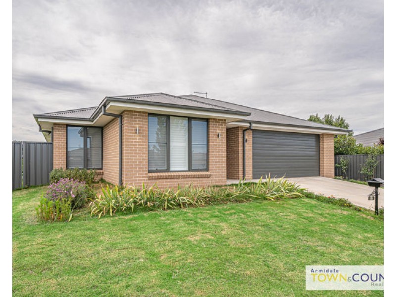 23 Holmfield Drive, Armidale NSW 2350
