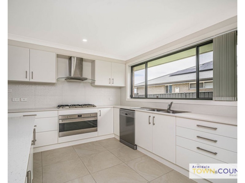 23 Holmfield Drive, Armidale NSW 2350