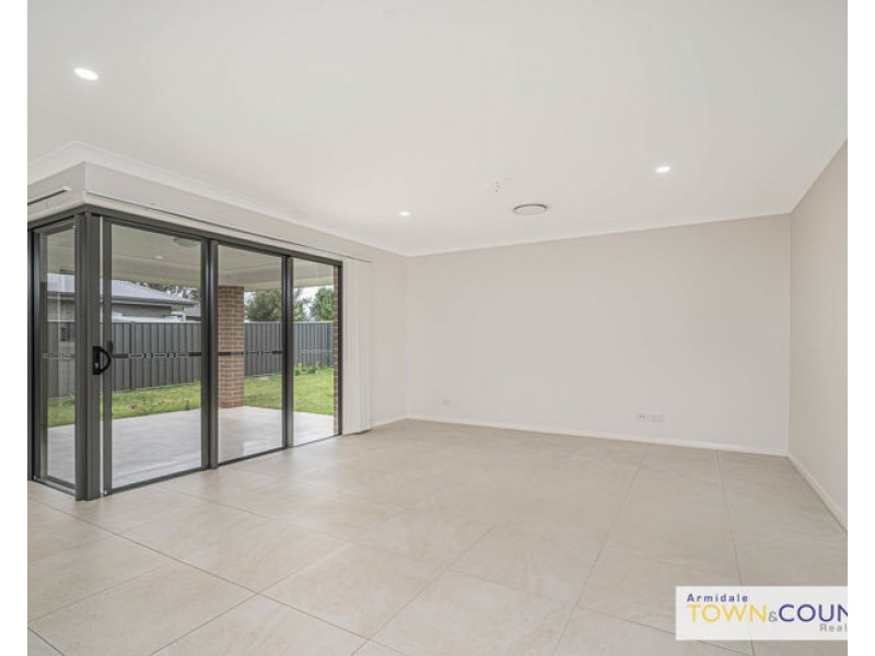 23 Holmfield Drive, Armidale NSW 2350