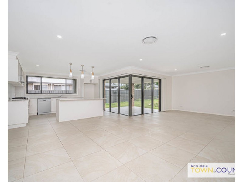 23 Holmfield Drive, Armidale NSW 2350