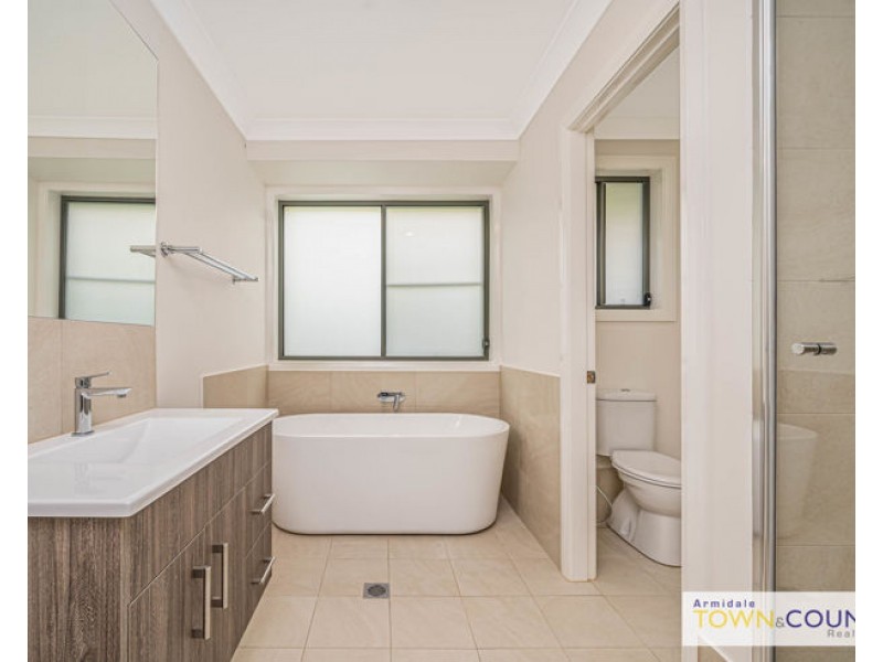 23 Holmfield Drive, Armidale NSW 2350