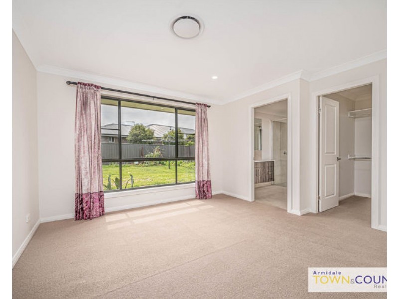 23 Holmfield Drive, Armidale NSW 2350