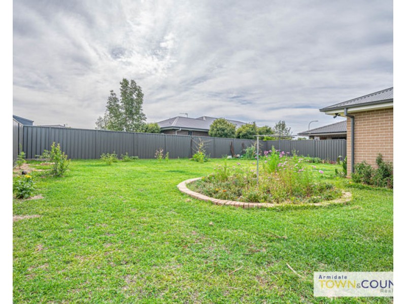 23 Holmfield Drive, Armidale NSW 2350
