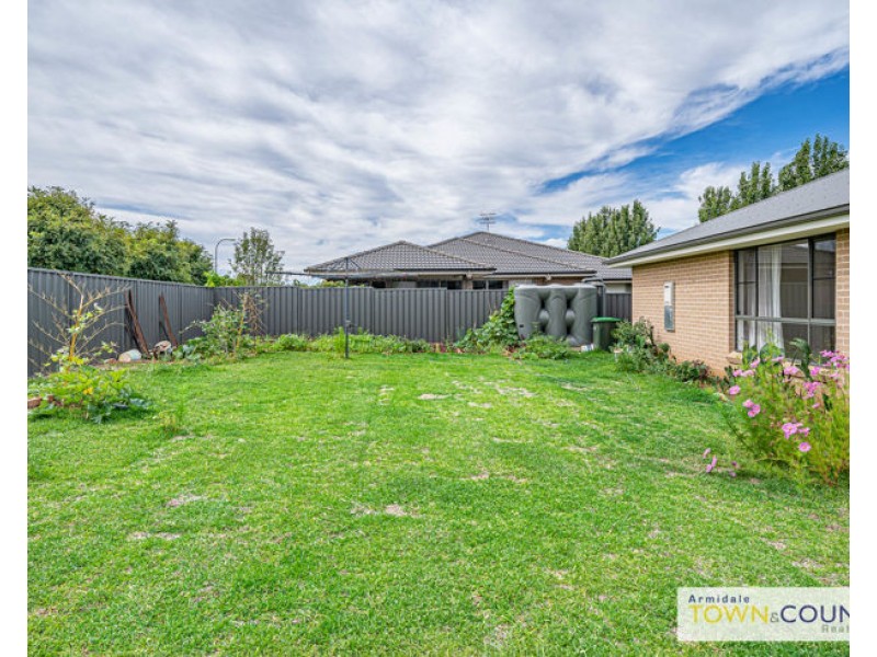 23 Holmfield Drive, Armidale NSW 2350